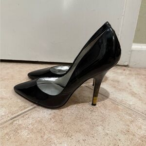 Jessica Simpson patent leather black pointed toe heels